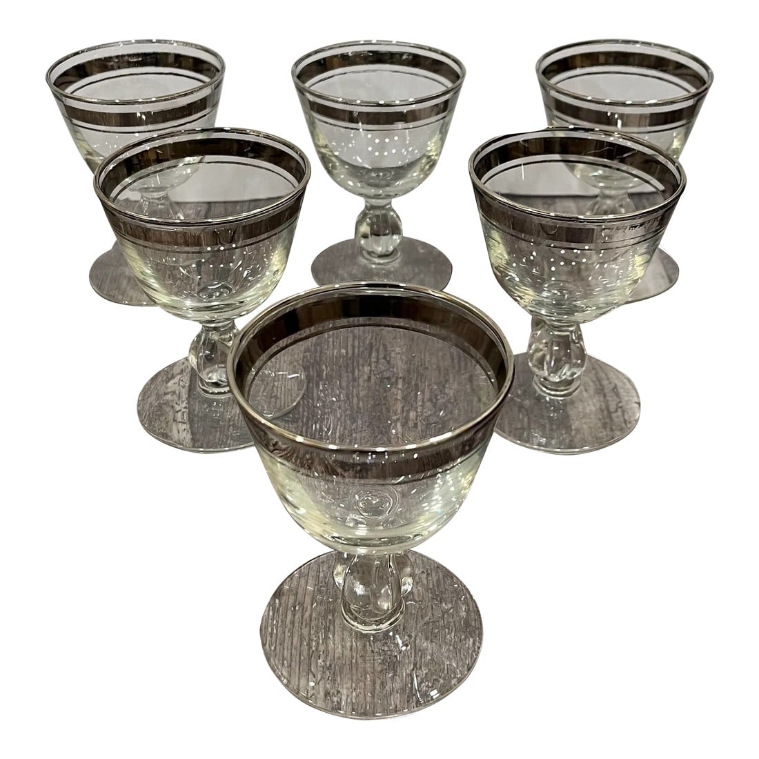 1960s Dorothy Thorpe Mid Century Modern Champagne Coupes- Set of 6: Dorothy Thorpe's gorgeous MCM champagne coupes can be used for a multitude of drinks. Good weight, delicate in the right places. Dimensions are: 2.75 x 2.75 x 4 IMPORTANT INFO: - I participate in