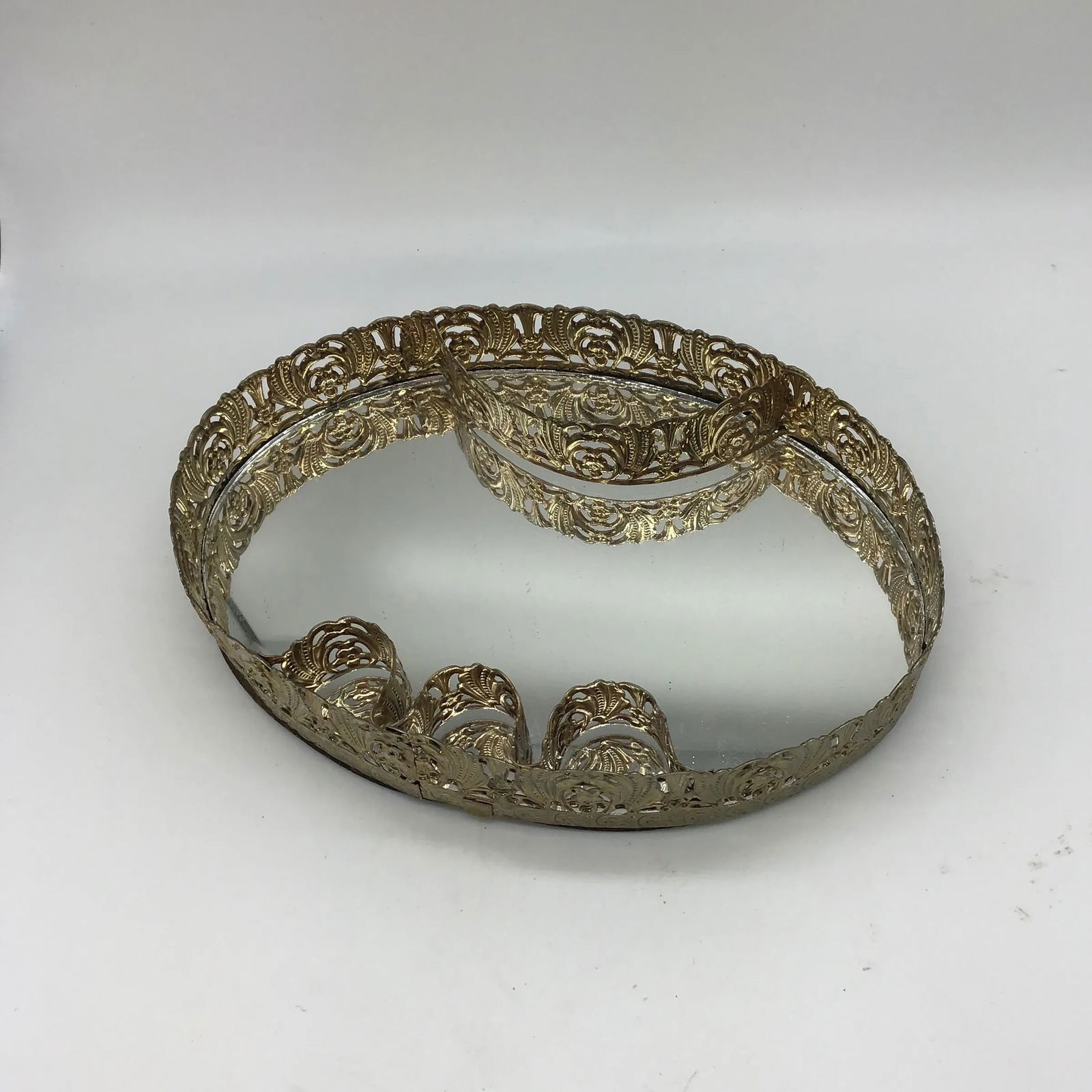 Hollywood Regency Vanity Set Vintage 1950s Ormolu Filigree Gold Gilt Vanity Set Perfume Bottles, Ova - 3