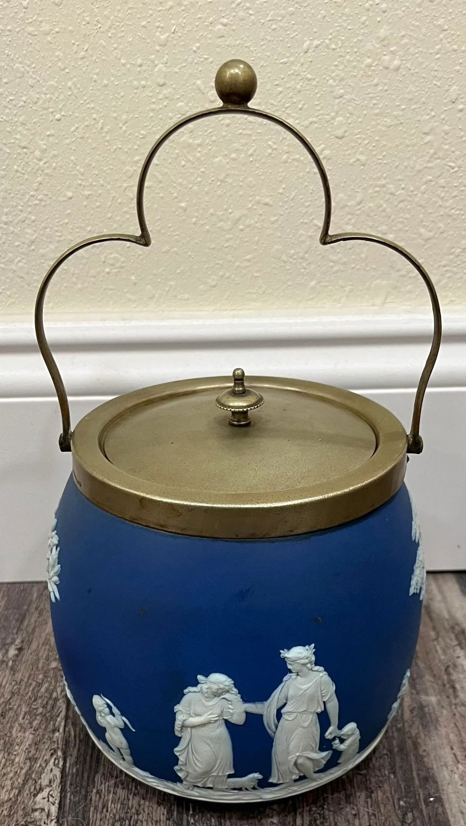 Mid 19th Century Wedgwood Cobalt Jasperware Biscuit Jar - 4