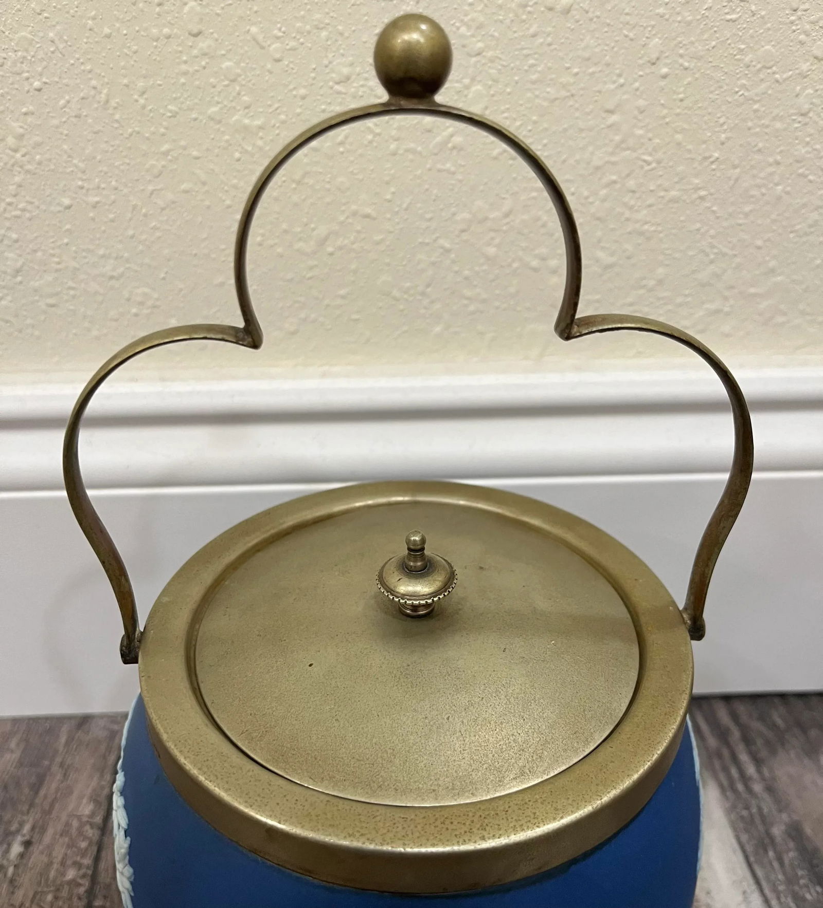 Mid 19th Century Wedgwood Cobalt Jasperware Biscuit Jar - 5