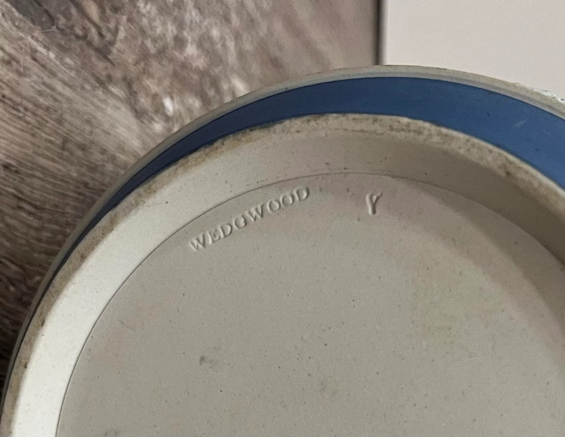 Mid 19th Century Wedgwood Cobalt Jasperware Biscuit Jar - 7