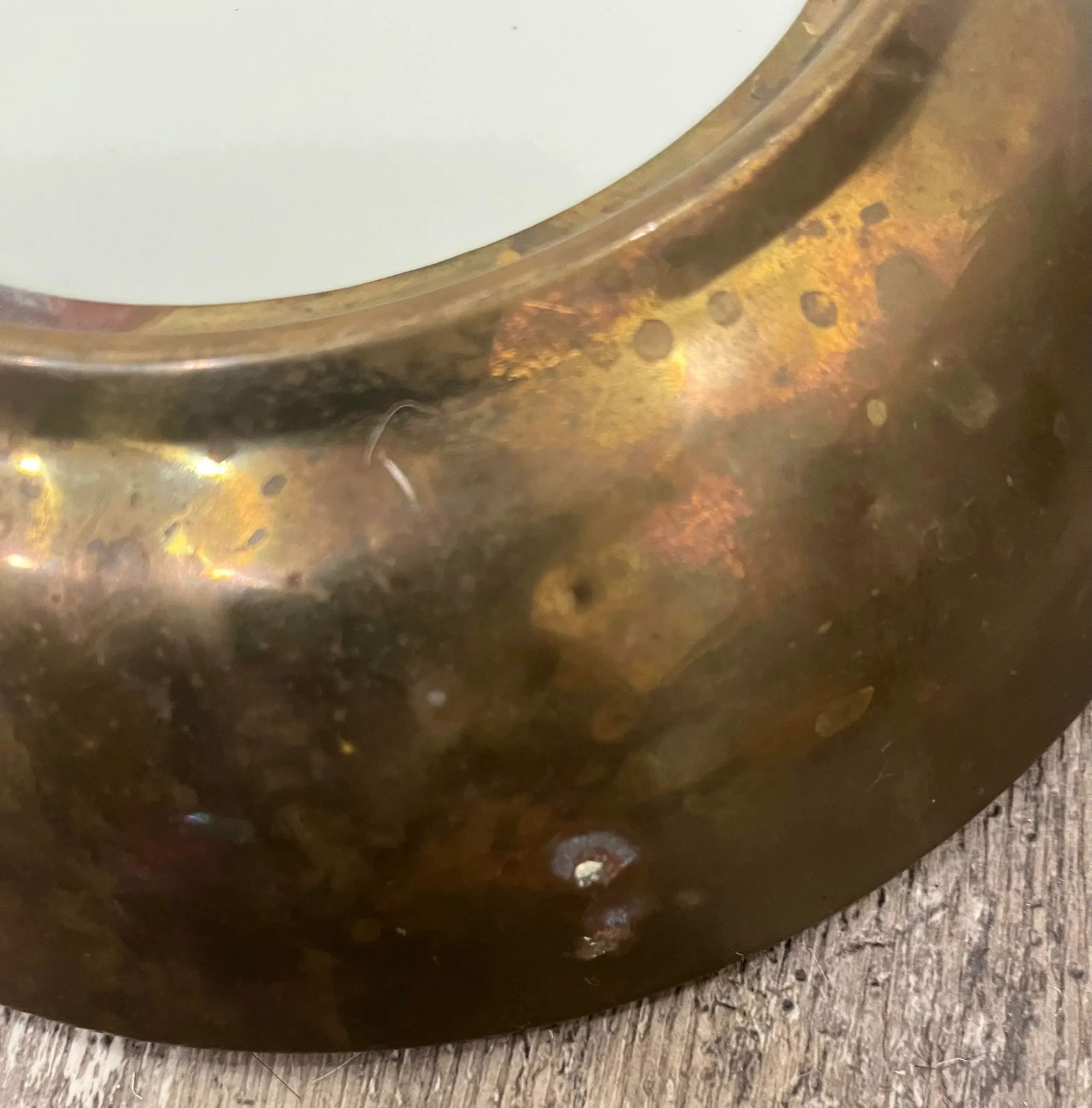 1970s Brass Backed Chinoiserie Porcelain Hanging Wall Plate - 3