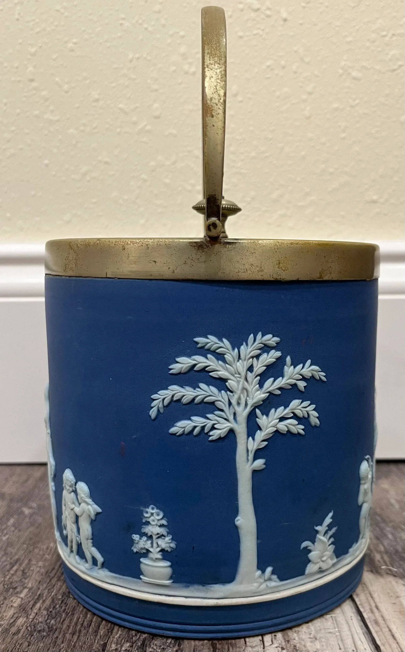 Wedgwood Ice Bucket, Circa 1915 - 3