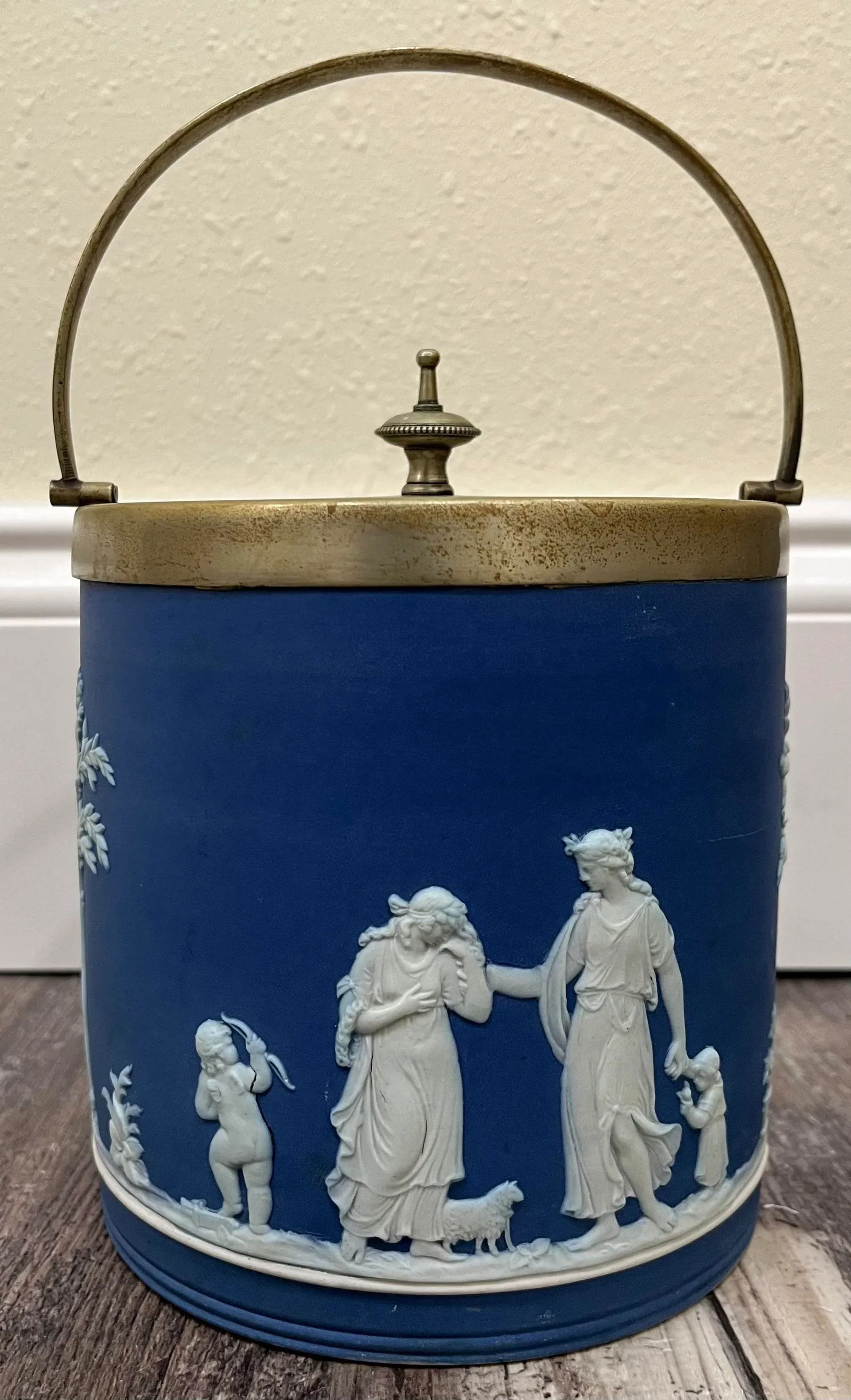 Wedgwood Ice Bucket, Circa 1915 - 4