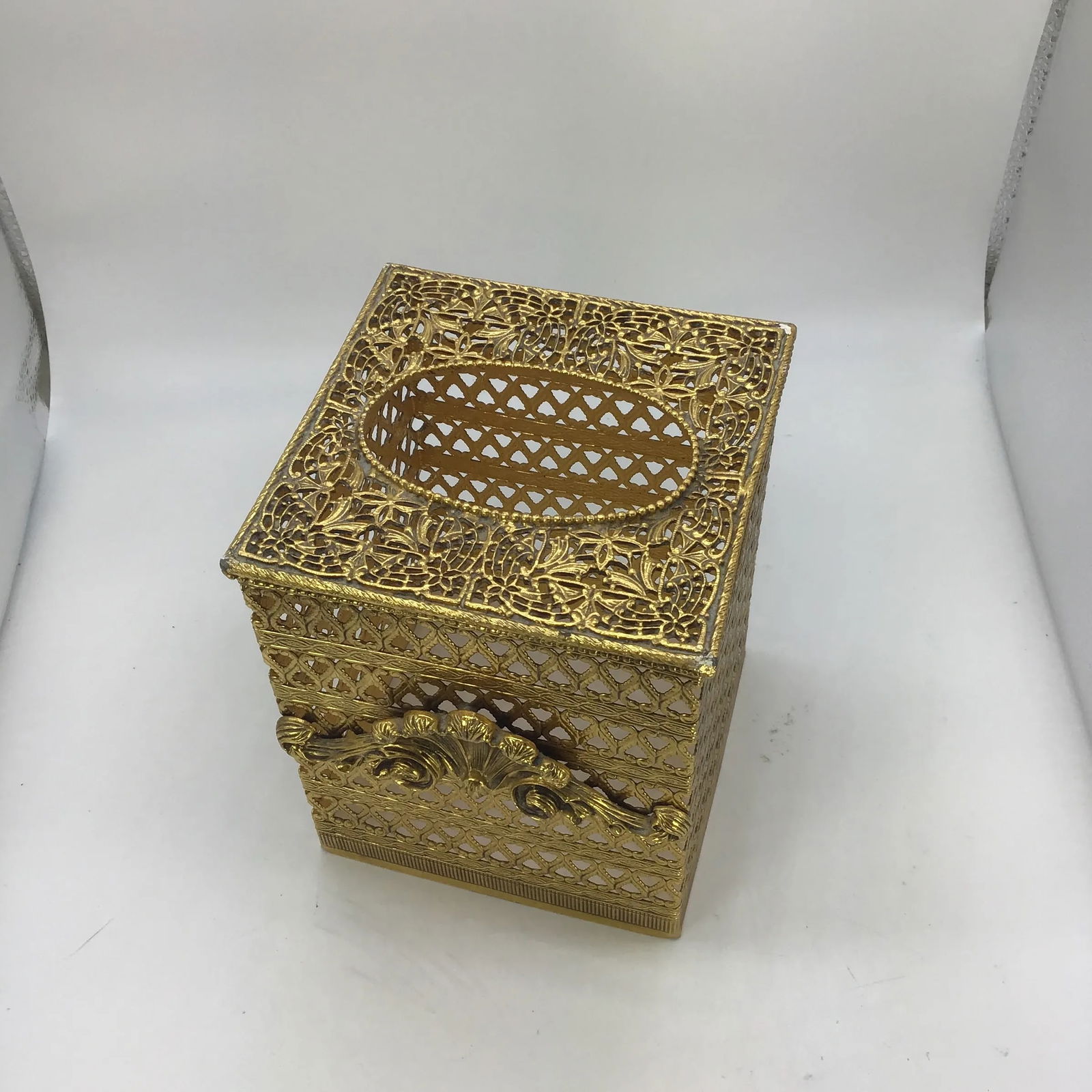 1970s Matson Stylebuilt Shell Motif Hollywood Regency Mid-Century Modern Gold Ormolu Filigree Square - 2