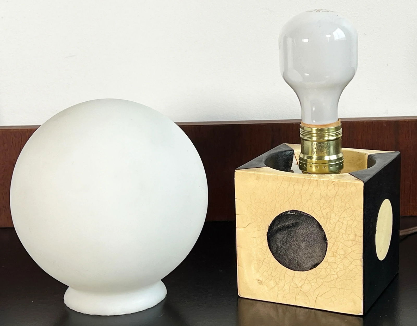 Vintage C.1950's Italian Black & White Leather Table Lamp - 7