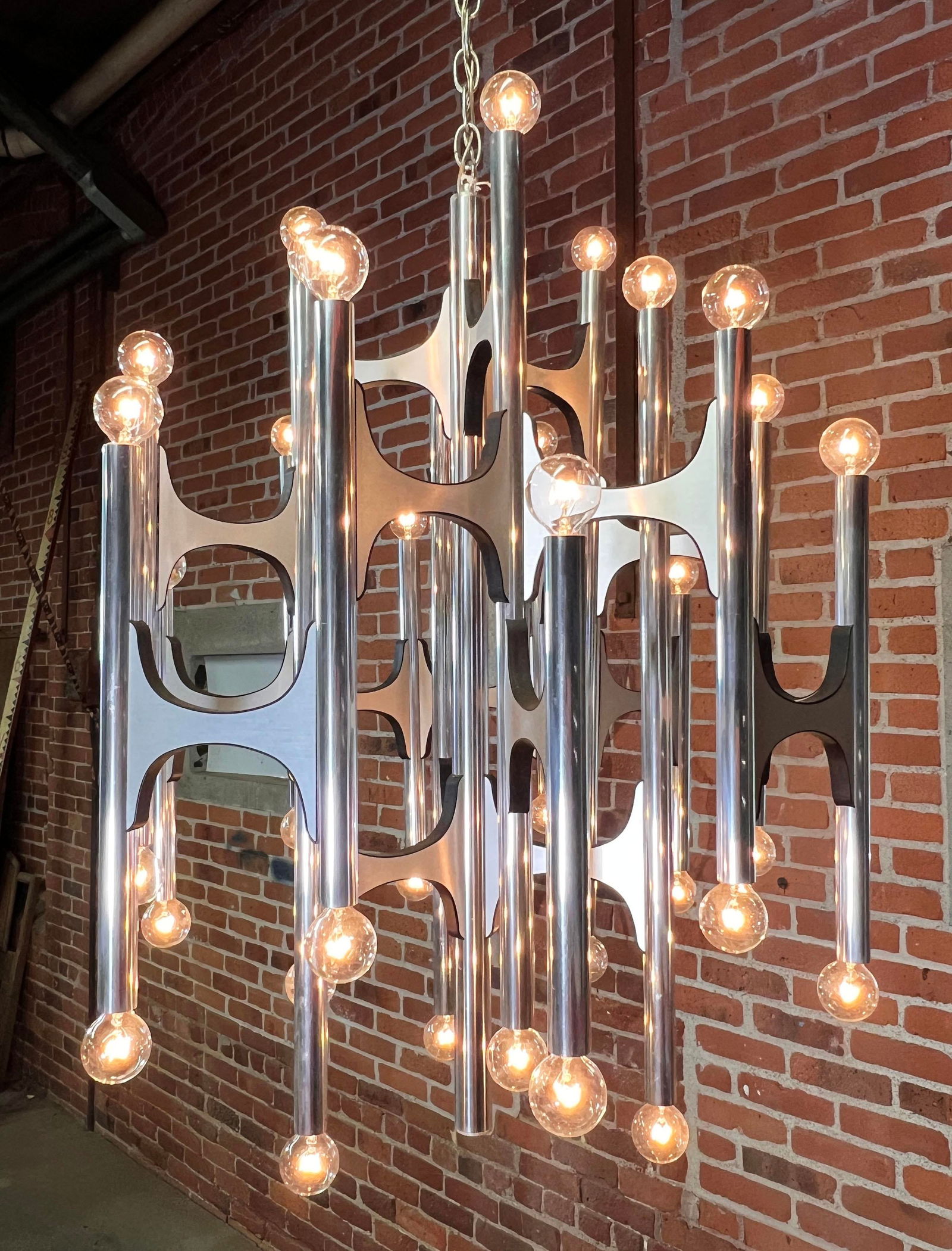 Sculptural Mid Century Modern 36 Light Chandelier by Gaetano Sciolari for Lightolier - 7