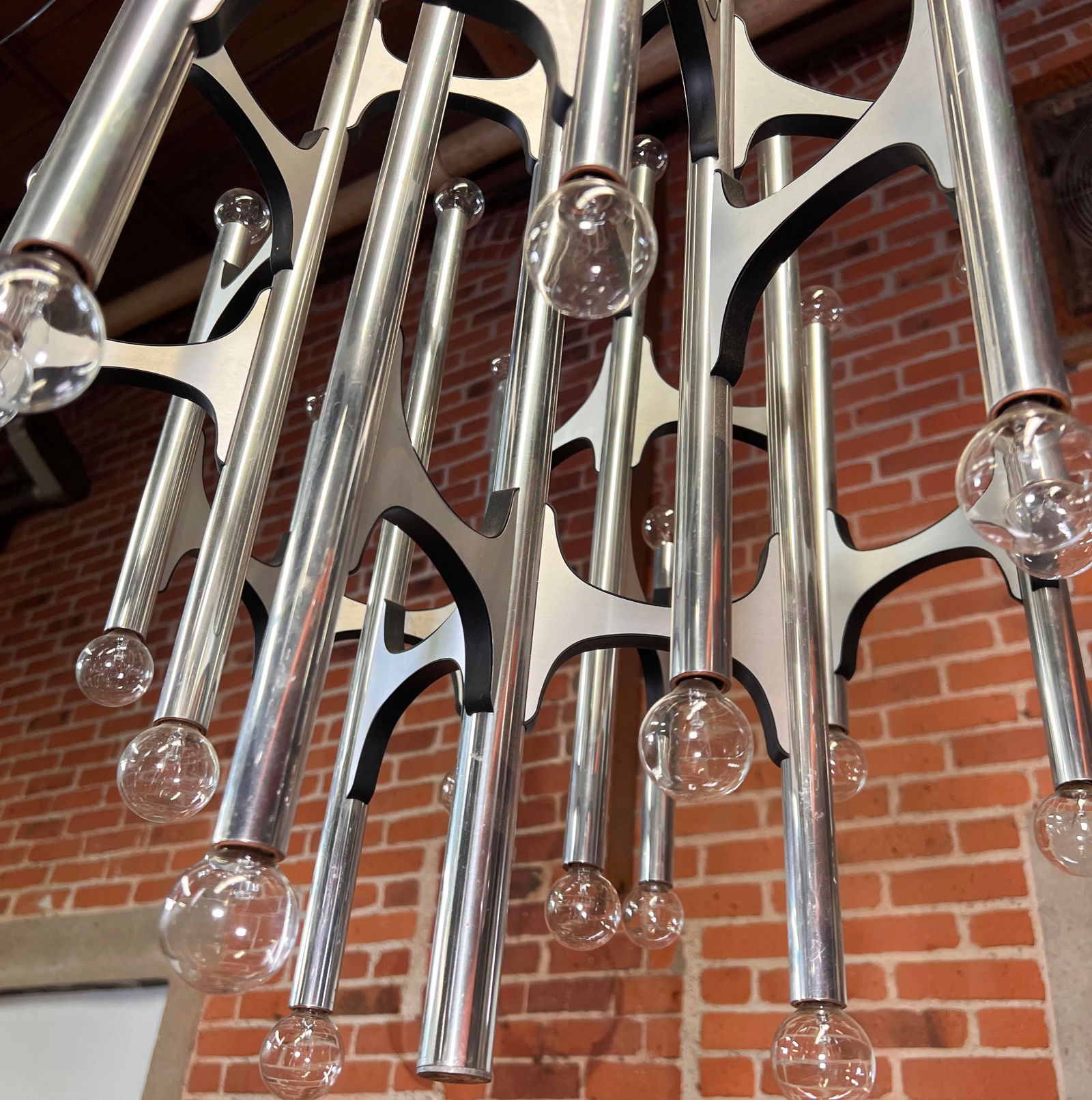 Sculptural Mid Century Modern 36 Light Chandelier by Gaetano Sciolari for Lightolier - 9