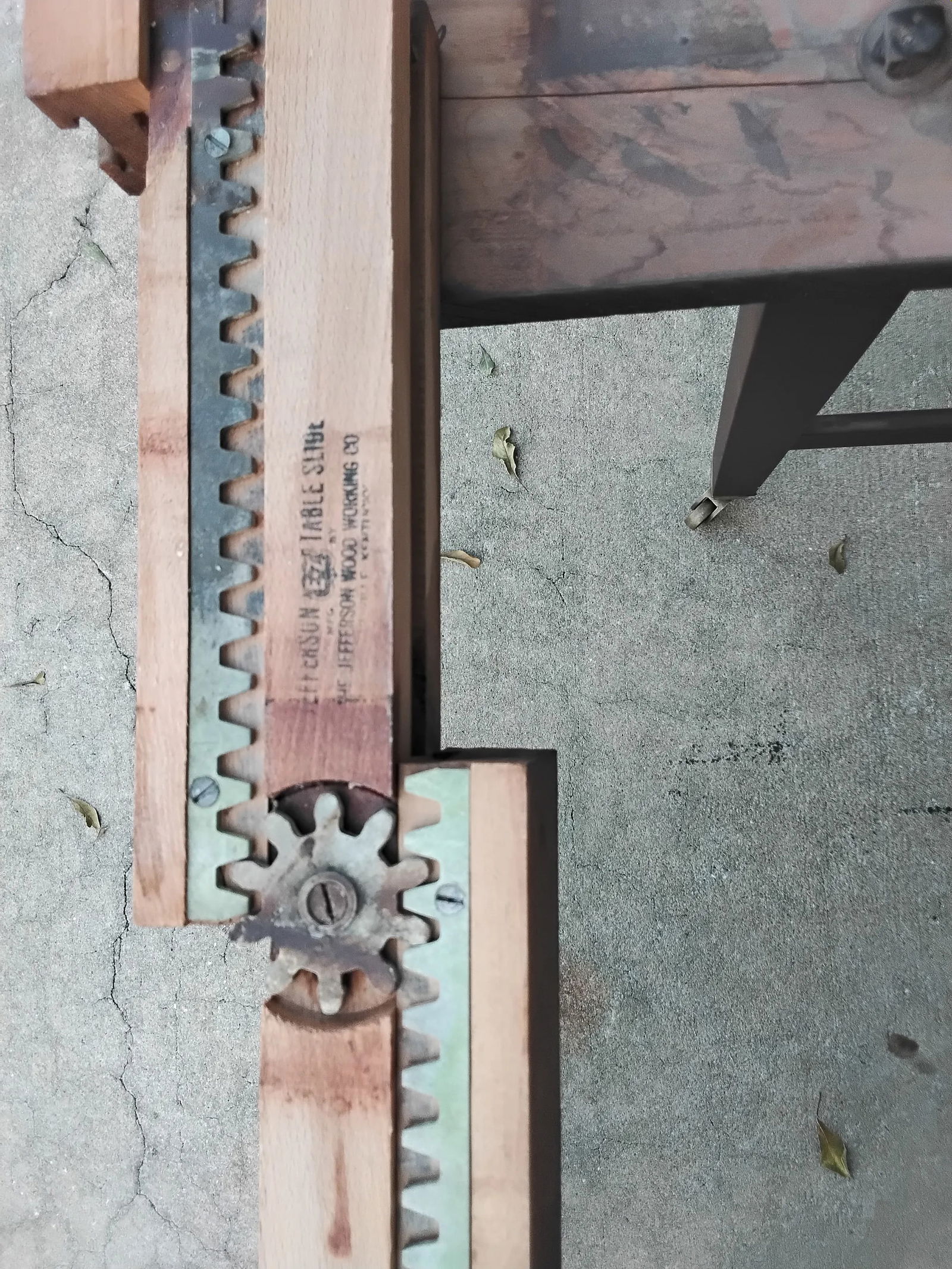 1940s Mid-Century Modern Cherry Dining Table - 11