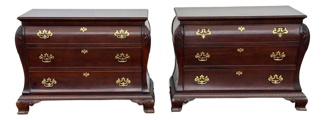Century Furniture Mohogany Bombe Commode / Dresser, Pair: Century Furniture Georgian Carved mahogany Bombe Commide/dresser brass pullers in a great condition . Condition: Alterations: Original Condition Unaltered Imperfections: Some Imperfections