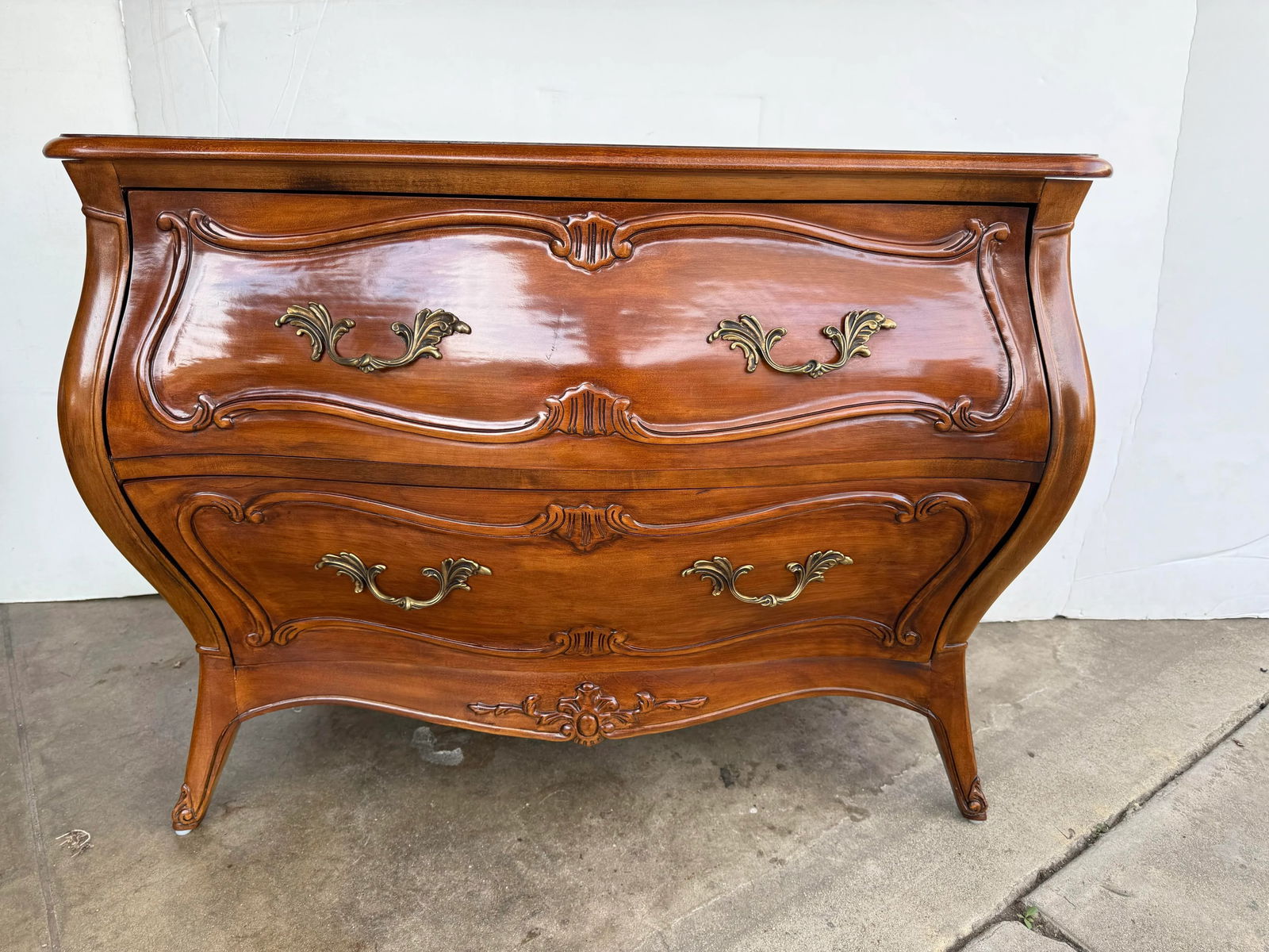 1970s Henredon " Folio 10" Low Bombe Chest/ Nightstand. - 11