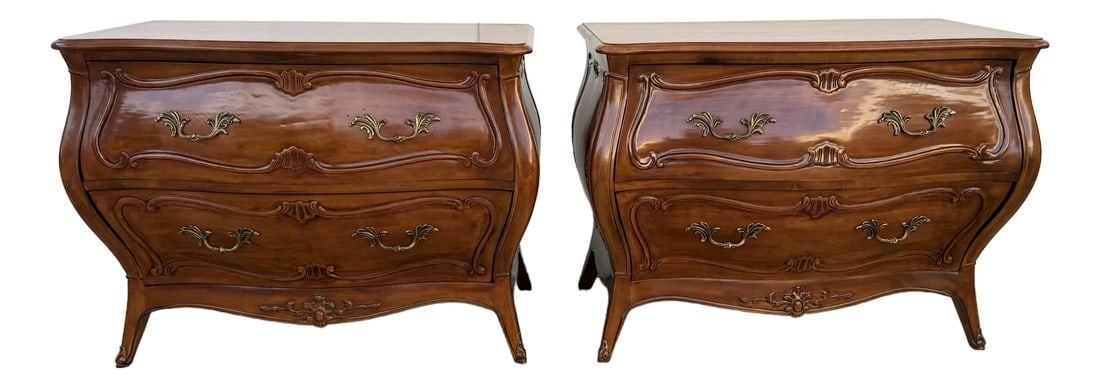 1970s Henredon " Folio 10" Low Bombe Chest/ Nightstand.: Pair of Vintage Henredon "Folio 10 "Walnut French Country Style Low bombe Chest/ Nightstands ,in a great condition. Condition: Alterations: Original Condition Unaltered Imperfections: Some