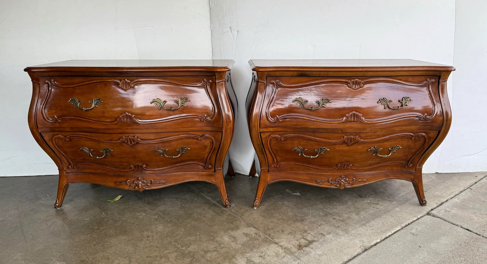 1970s Henredon " Folio 10" Low Bombe Chest/ Nightstand. - 4