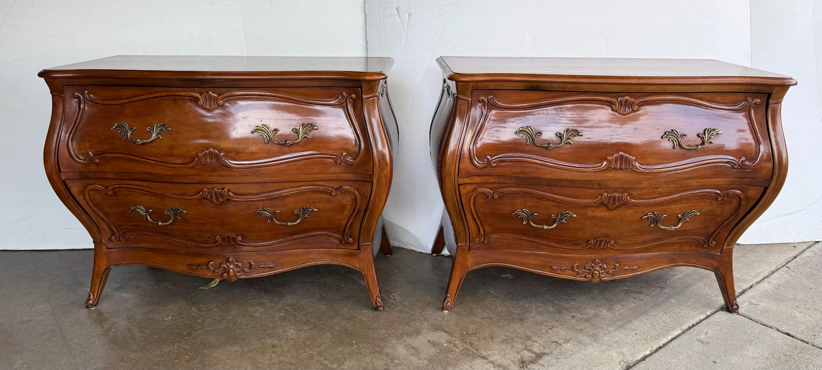 1970s Henredon " Folio 10" Low Bombe Chest/ Nightstand. - 7