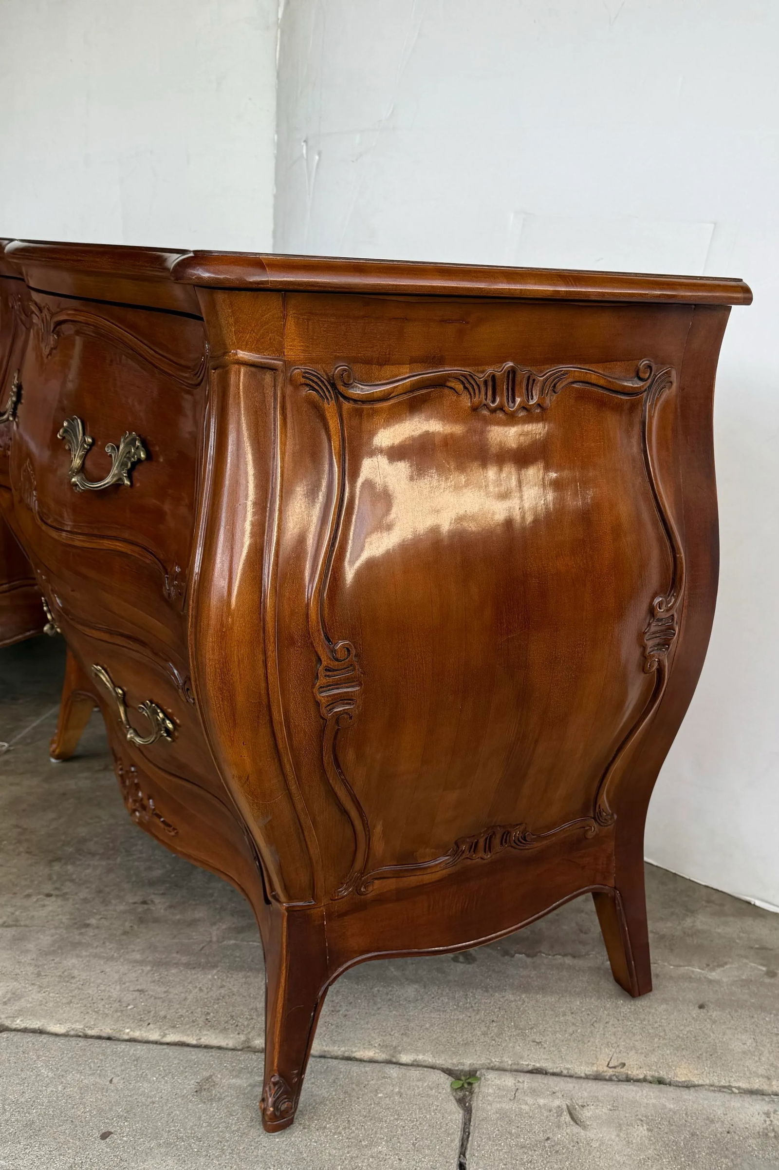 1970s Henredon " Folio 10" Low Bombe Chest/ Nightstand. - 9