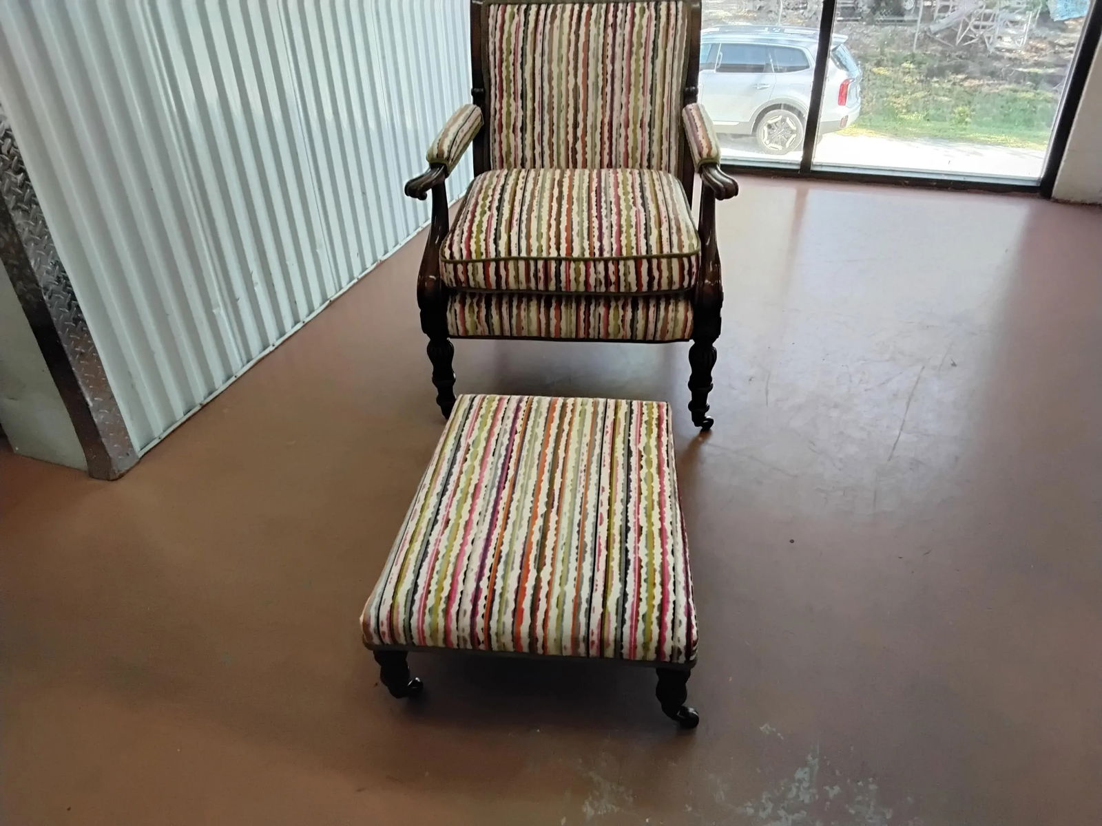 1980s Traditional Hickory White Chair and Ottoman - 2