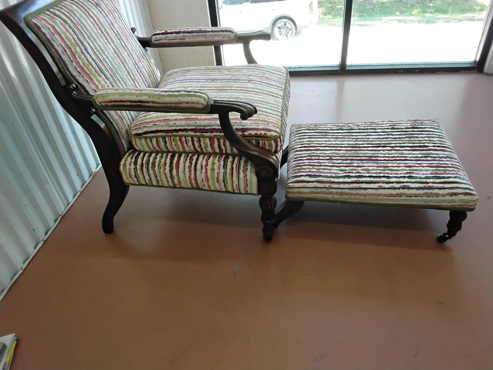 1980s Traditional Hickory White Chair and Ottoman - 6