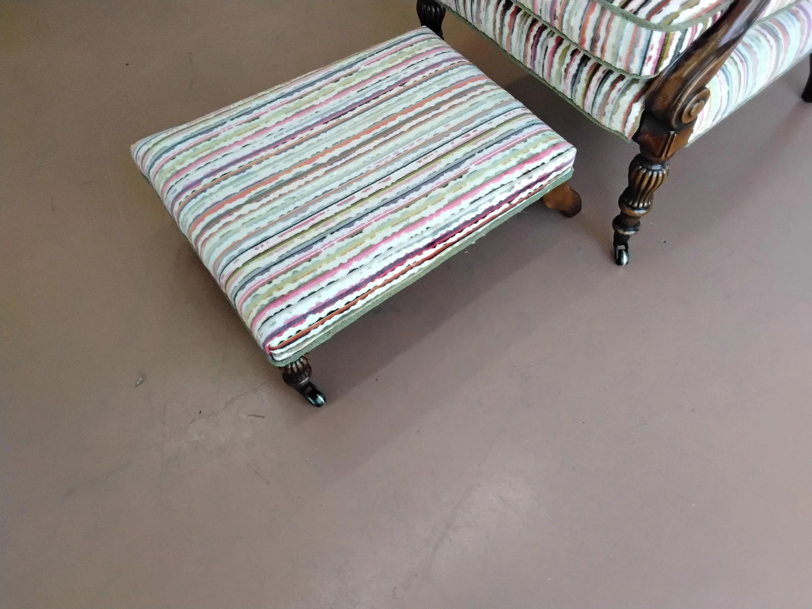 1980s Traditional Hickory White Chair and Ottoman - 8