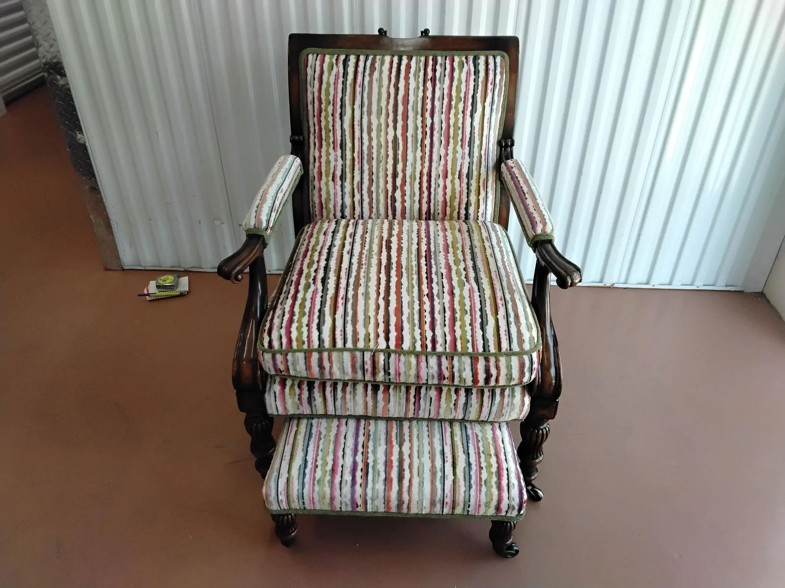 1980s Traditional Hickory White Chair and Ottoman - 9