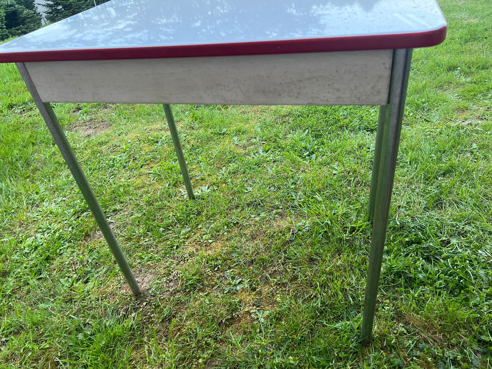 Charming Farmhouse Style White Enamel Top Table - 11