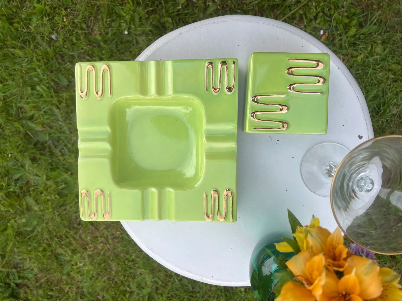 1950s Chartreuse and Gold Serpentine Ceramic Ashtray and Cigarette Box by the Bennetts of California - 5