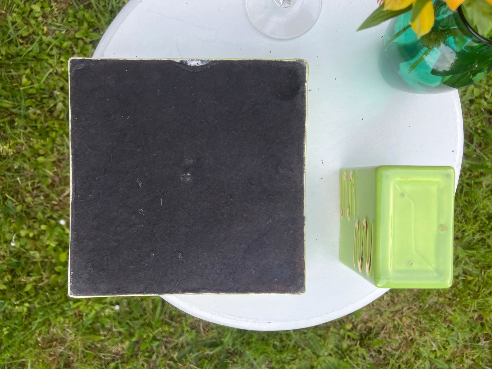 1950s Chartreuse and Gold Serpentine Ceramic Ashtray and Cigarette Box by the Bennetts of California - 6