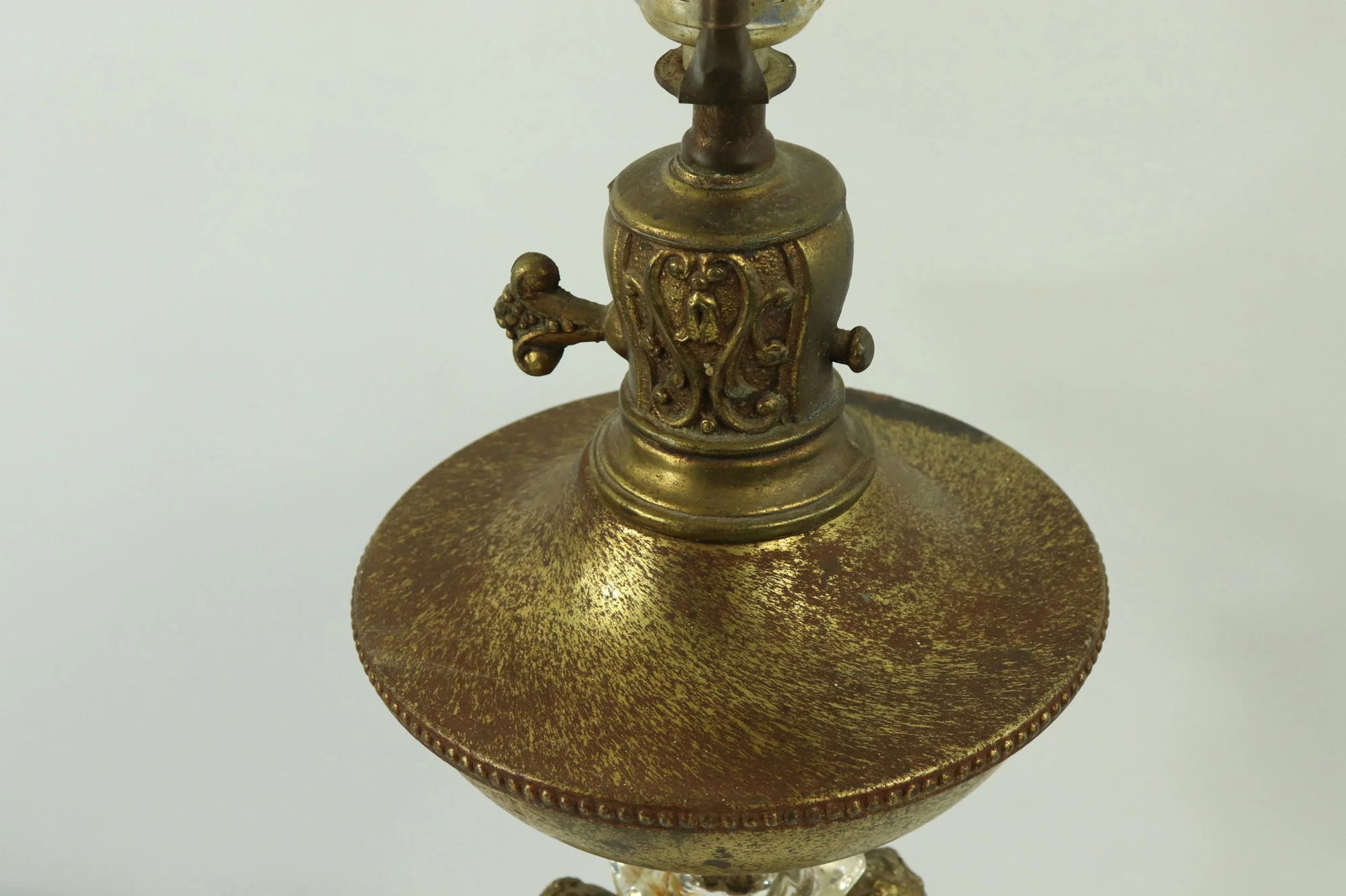 Vintage Hollywood Regency Vintage Brass Cherub Crystal Table Lamp - 7