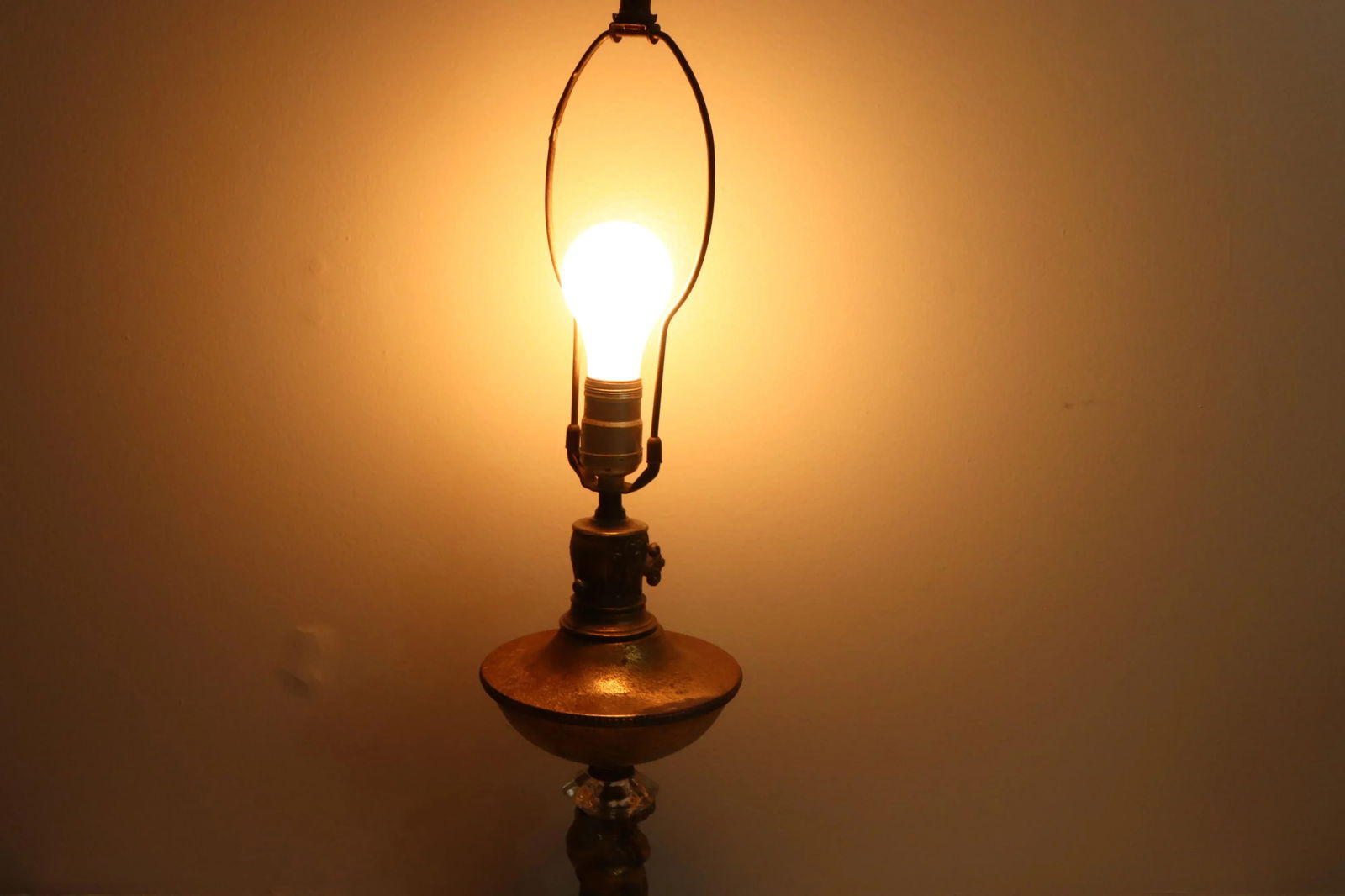 Vintage Hollywood Regency Vintage Brass Cherub Crystal Table Lamp - 9