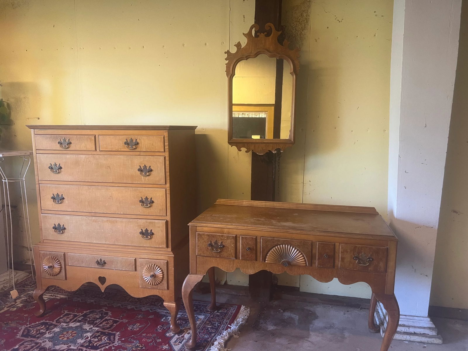 Federalist Birdseye/Tigerseye Maple Lowboy - 4