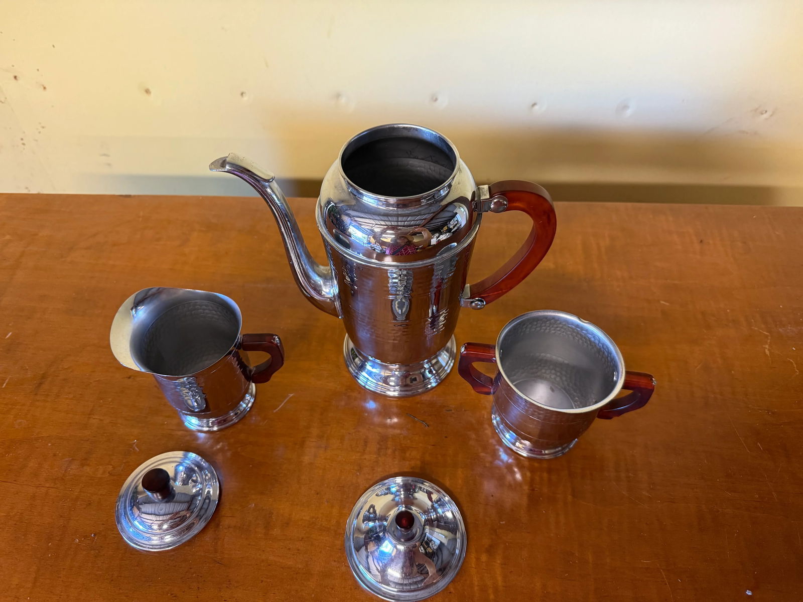 1960s Oneida Stainless Chrome Coffee Pot Including Creamer and Sugar Set With Bakelite Handles- 3 Pi - 10