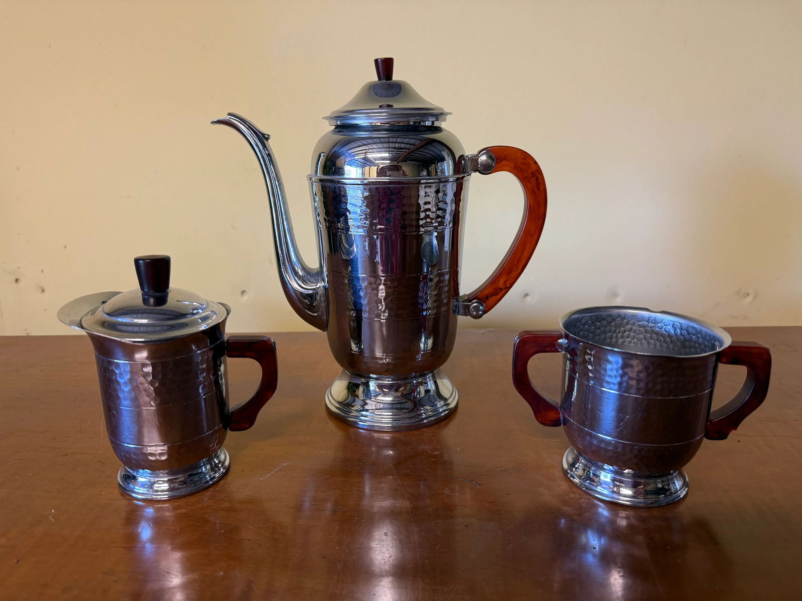1960s Oneida Stainless Chrome Coffee Pot Including Creamer and Sugar Set With Bakelite Handles- 3 Pi - 5