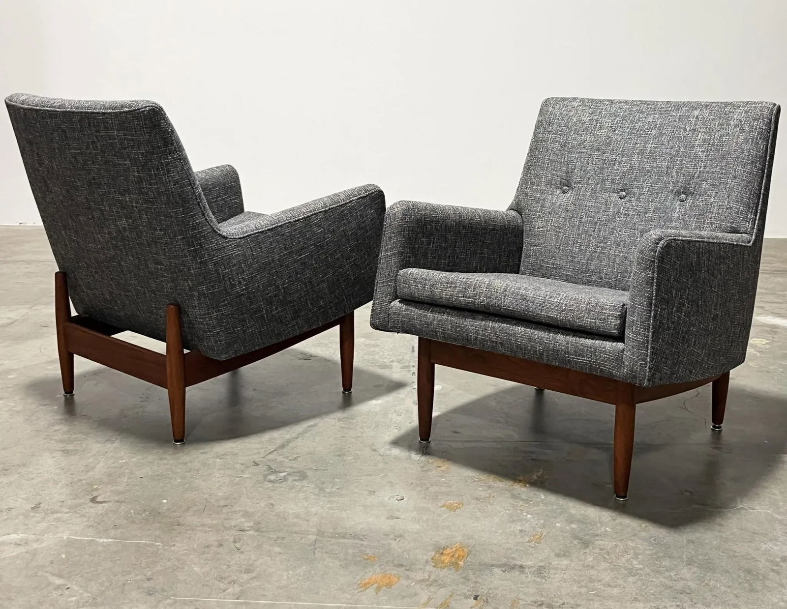 1950s Jens Risom Signed Club Lounge Chairs Walnut With New Knoll Textile Upholstery - A Pair - 17