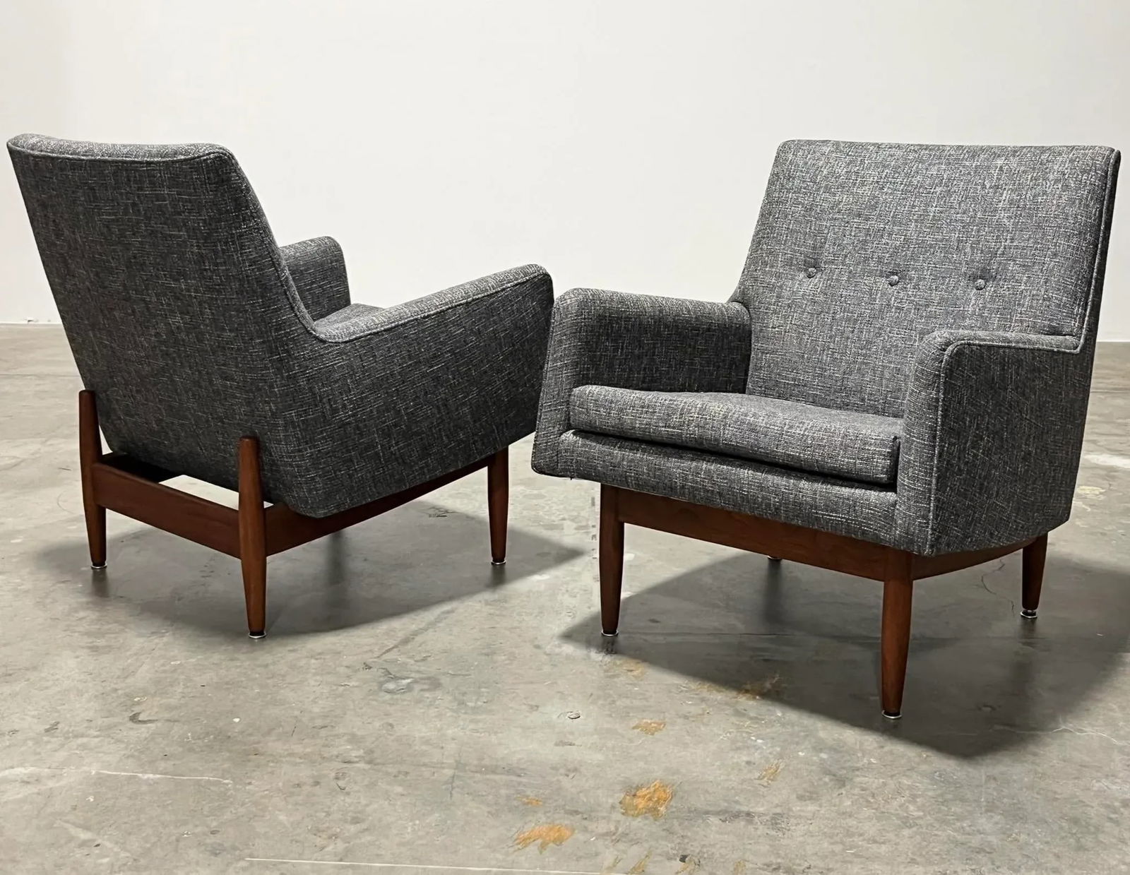 1950s Jens Risom Signed Club Lounge Chairs Walnut With New Knoll Textile Upholstery - A Pair - 2