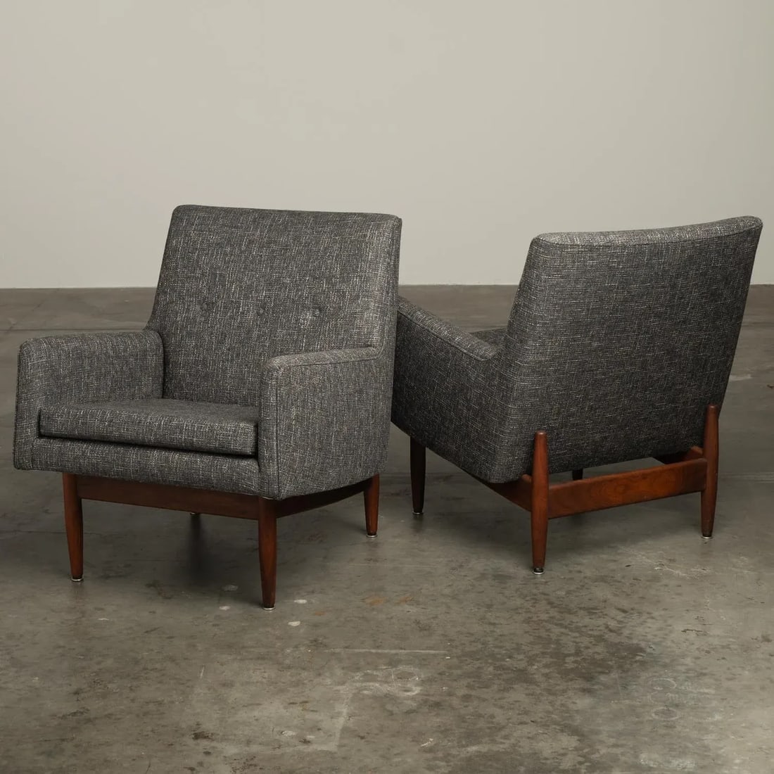 1950s Jens Risom Signed Club Lounge Chairs Walnut With New Knoll Textile Upholstery - A Pair - 5