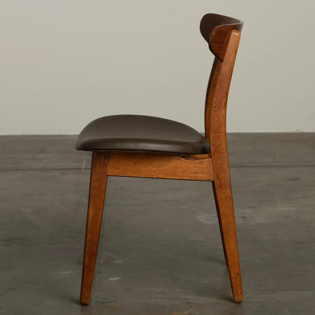 1960s Hans Wegner Ch30 Dining Chairs Set of 6 With New Vegan Friendly Faux Leather Upholstery - 10