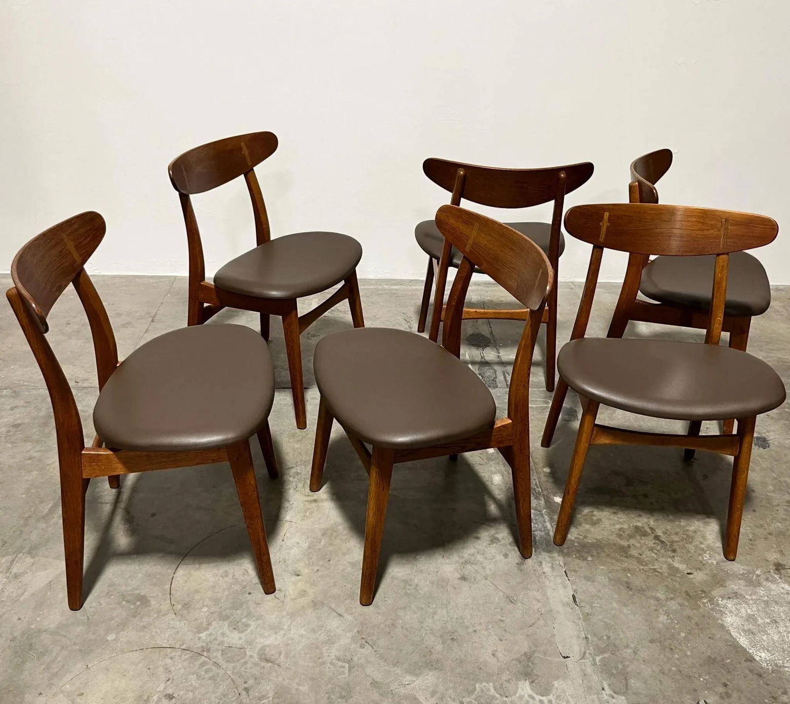 1960s Hans Wegner Ch30 Dining Chairs Set of 6 With New Vegan Friendly Faux Leather Upholstery - 13