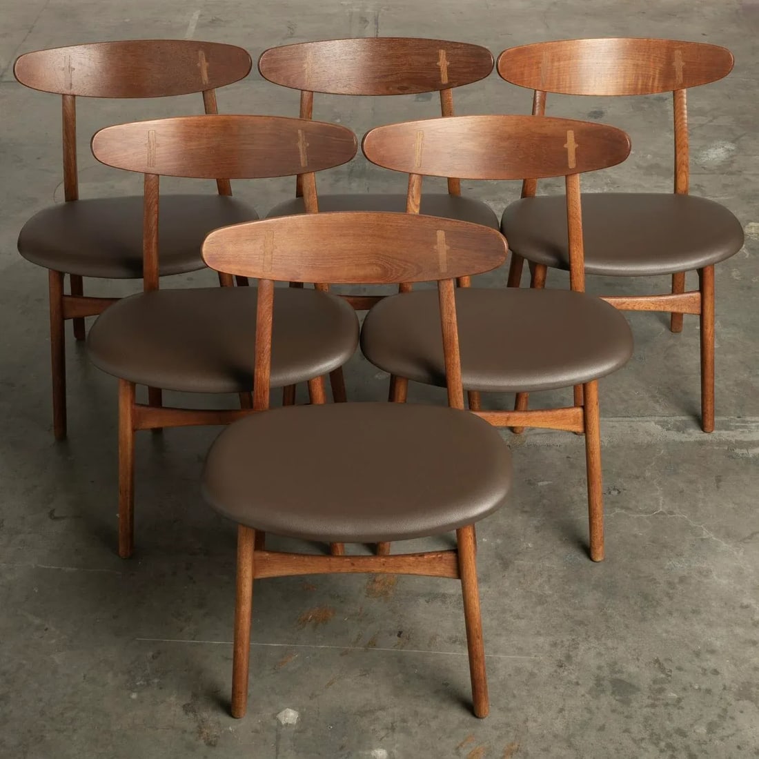 1960s Hans Wegner Ch30 Dining Chairs Set of 6 With New Vegan Friendly Faux Leather Upholstery - 2