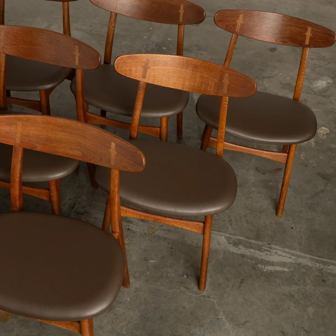 1960s Hans Wegner Ch30 Dining Chairs Set of 6 With New Vegan Friendly Faux Leather Upholstery - 4