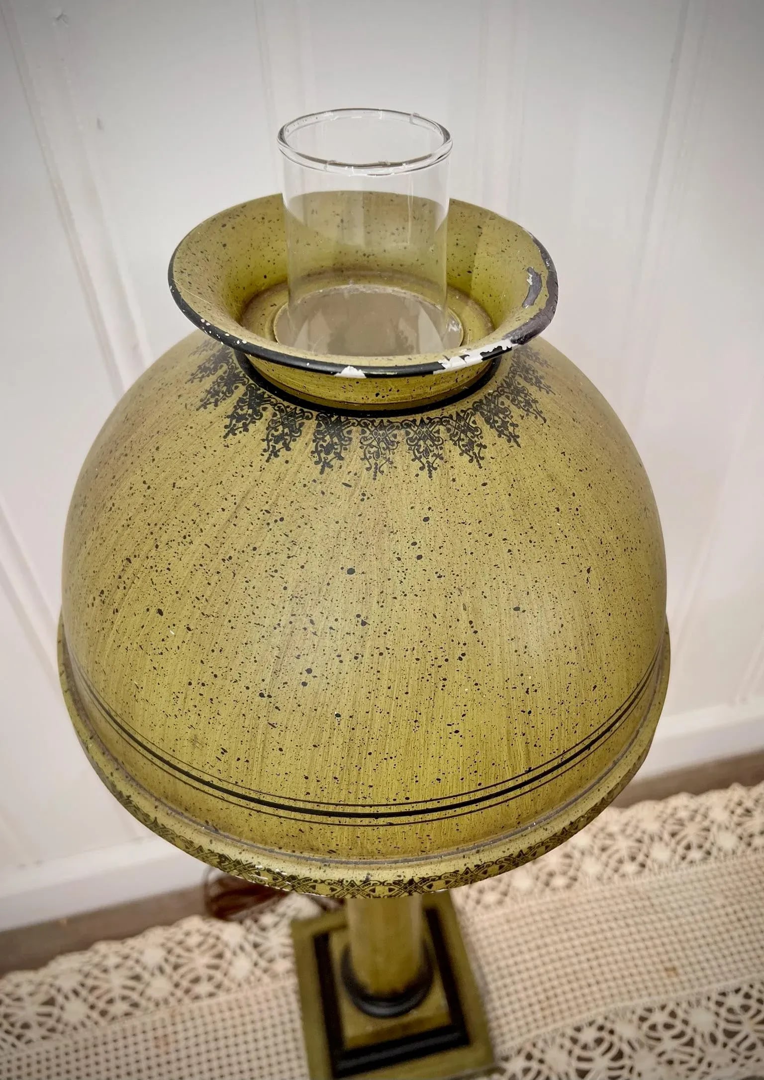 Vintage Tole Hurricane MCM Table Lamp - 3