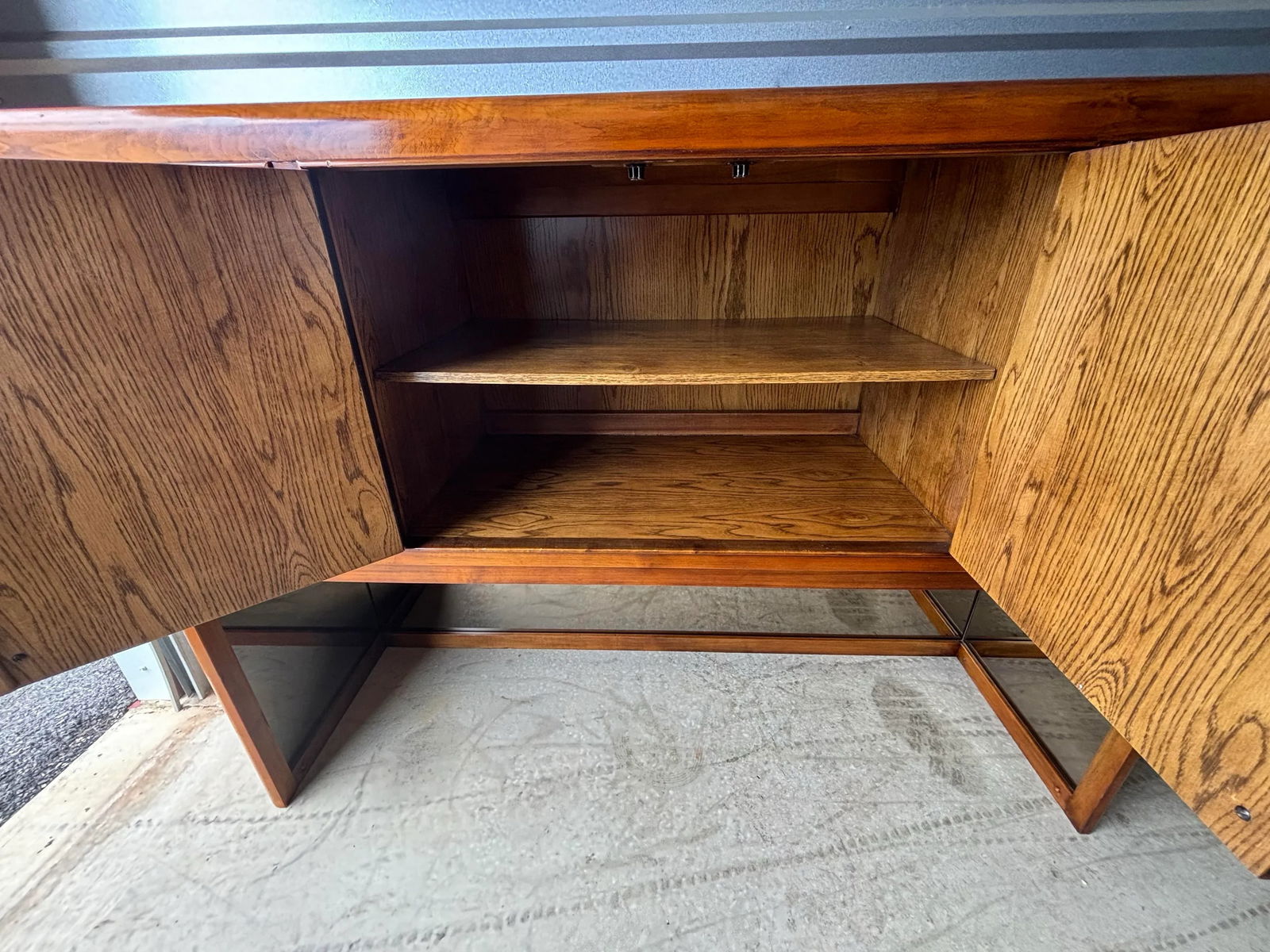 Mid-Century Modern Bernhardt Sideboard & Hutch - 3