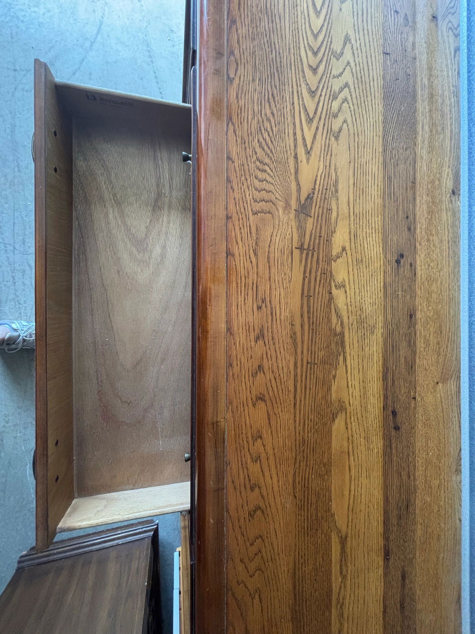 Mid-Century Modern Bernhardt Sideboard & Hutch - 5