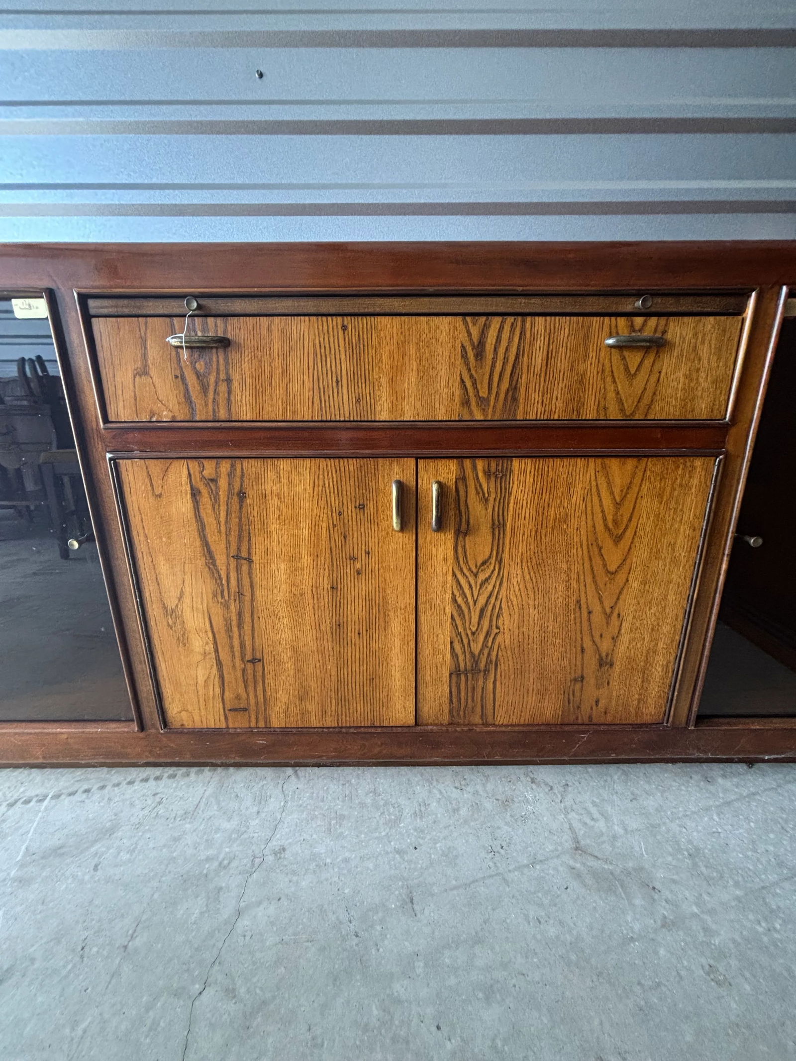Mid-Century Modern Bernhardt Sideboard & Hutch - 9