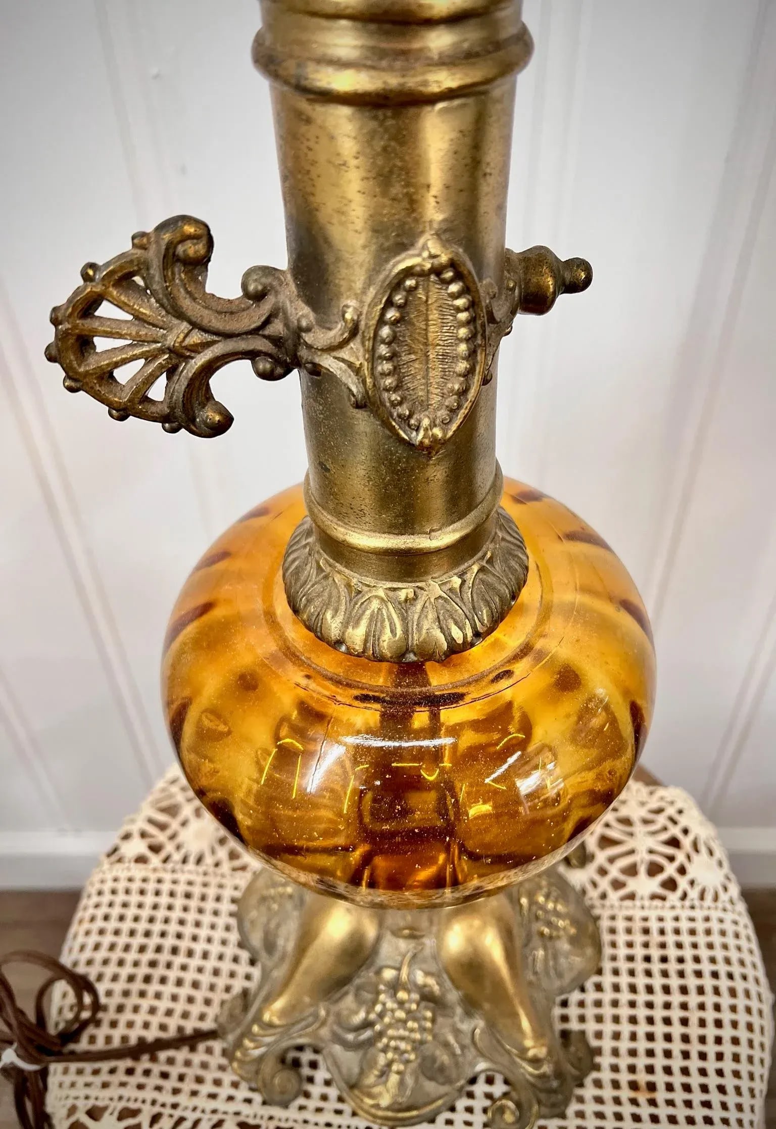 Vintage MCM Hollywood Regency Solid Brass Urn/ Trophy Toechiere Lamp - 2