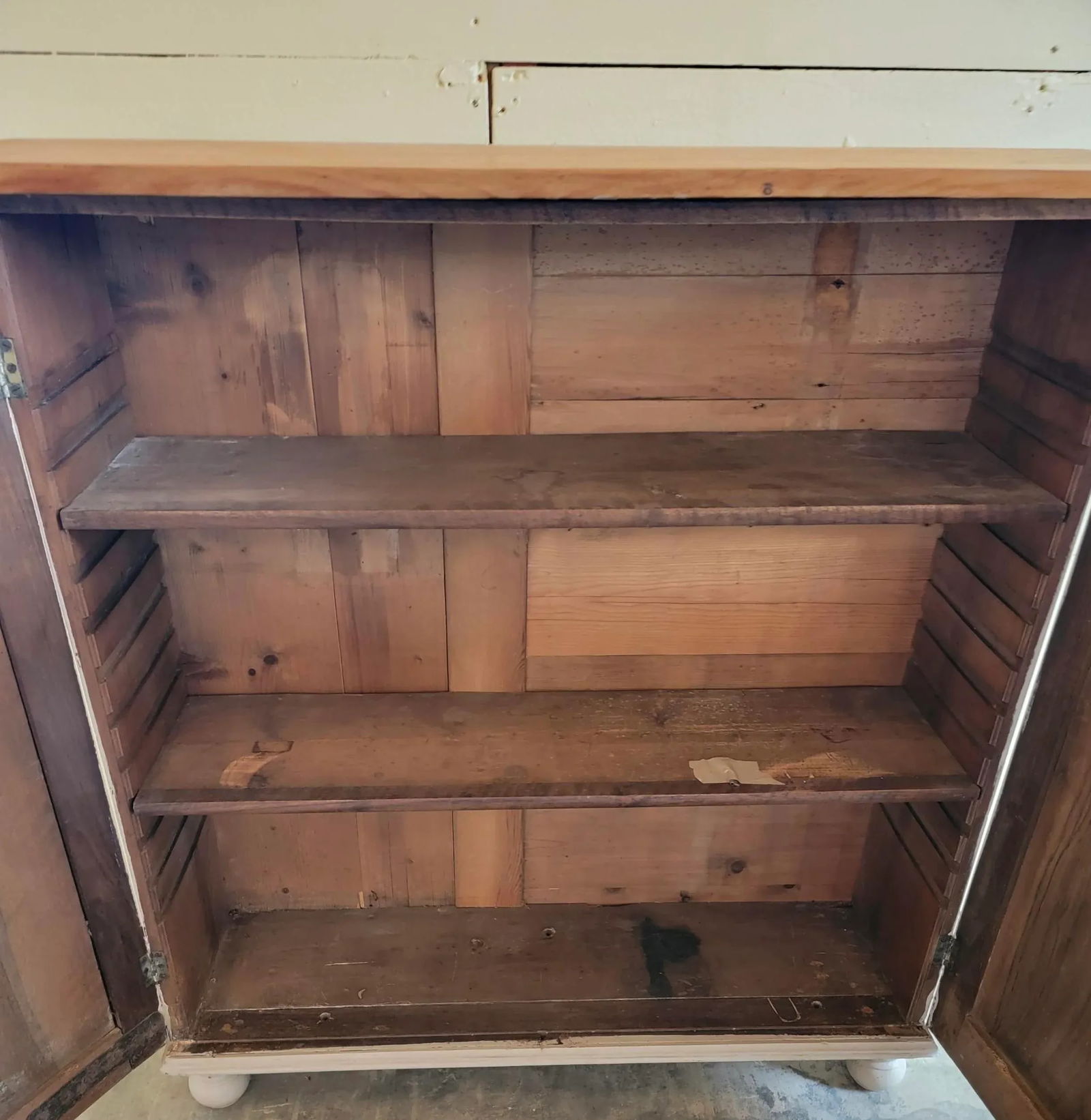 Antique Painted 2 Door Cupboard With Natural Pine Top and Original Key From England - Circa 1890 - 7