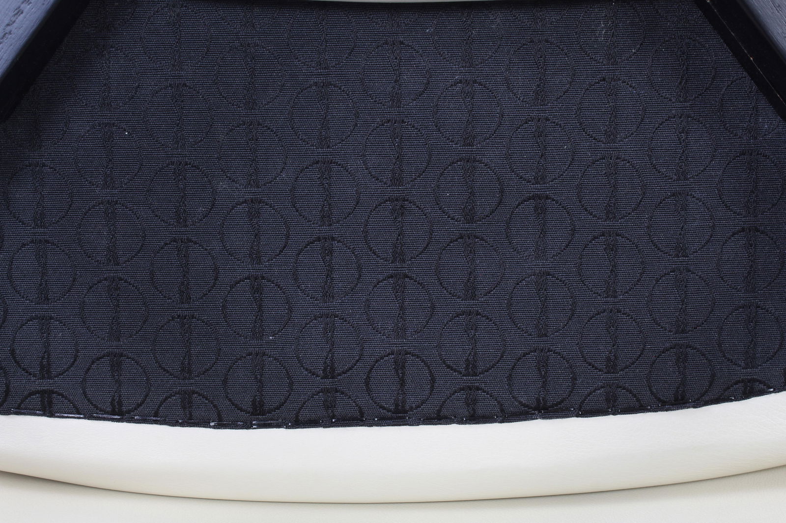 A pair of Late 20th Century Executive Ivory Leather Chairs by Eero Saarinen for Knoll Inc. - 7