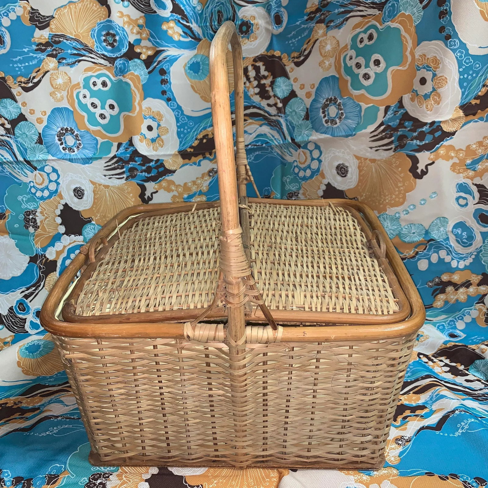 1970s Rattan Lined Picnic Basket - 10