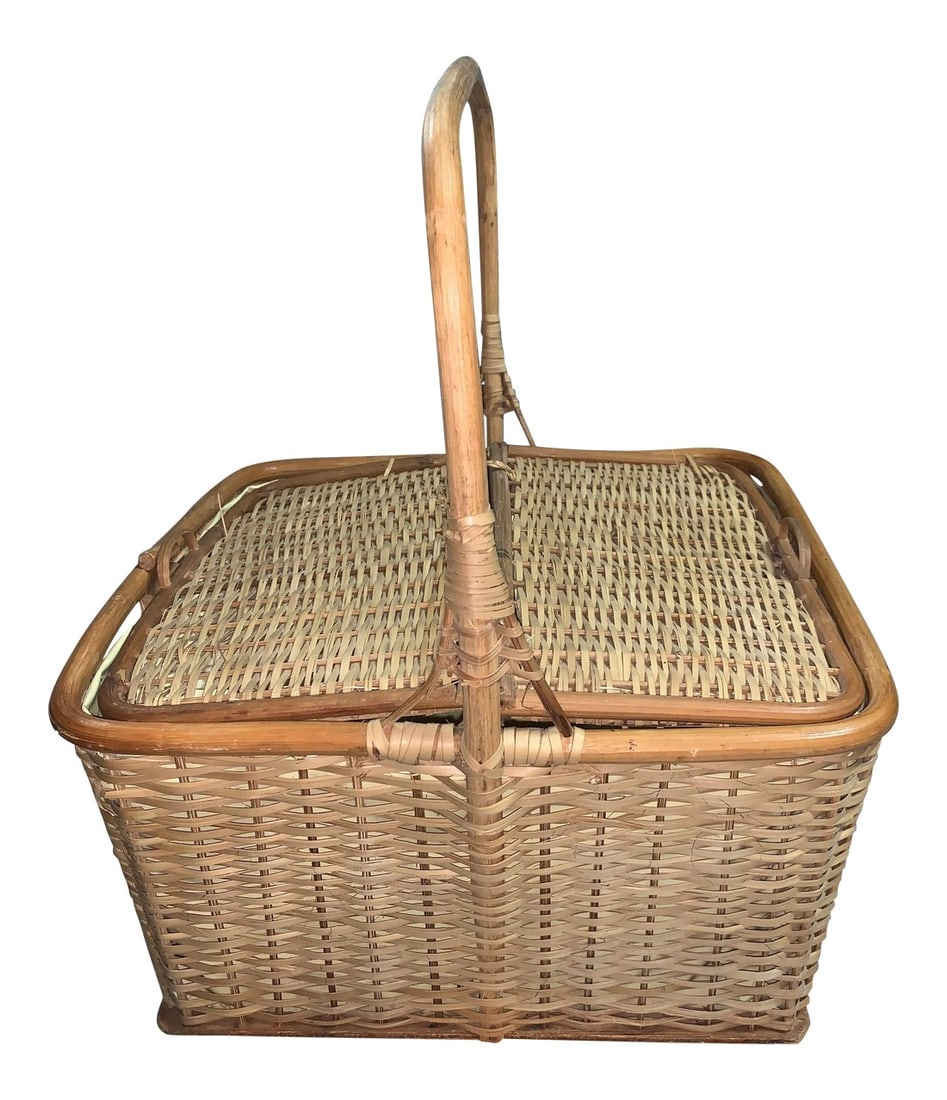 1970s Rattan Lined Picnic Basket (1 of 10)
