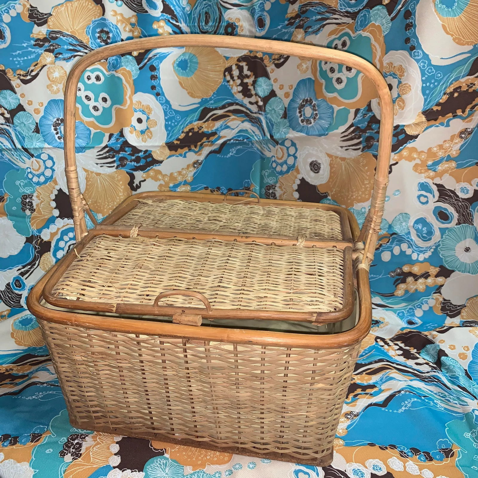 1970s Rattan Lined Picnic Basket - 4