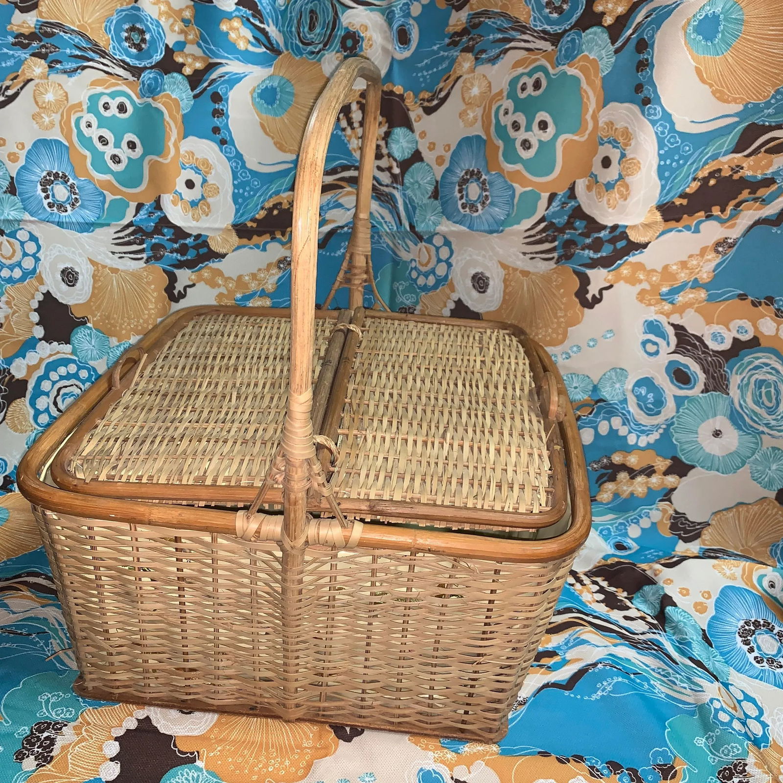 1970s Rattan Lined Picnic Basket - 5