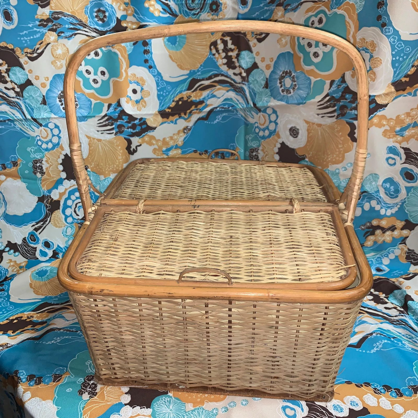 1970s Rattan Lined Picnic Basket - 6